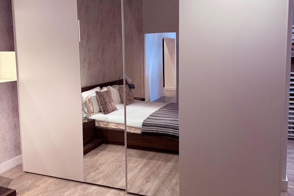 Gideon Robinson Ex Display